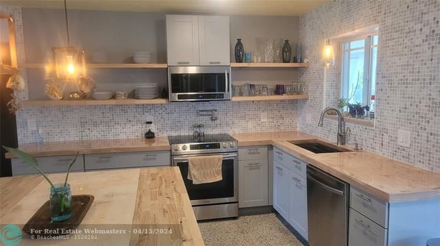 3 of 26 - 818 Nw 28th Ct, Wilton Manors, FL
