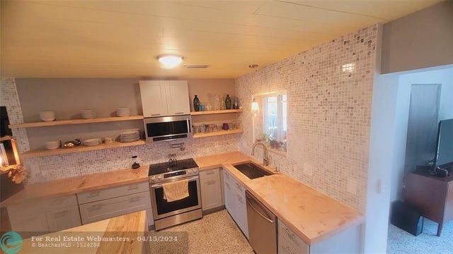 4 of 26 - 818 Nw 28th Ct, Wilton Manors, FL