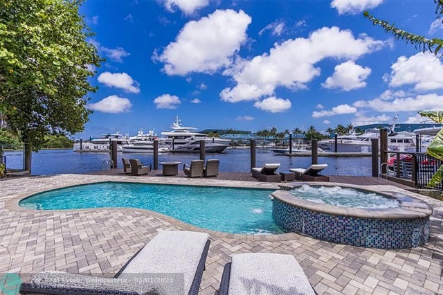1 of 52 - 1998 Sw 16th Ct, Fort Lauderdale, FL