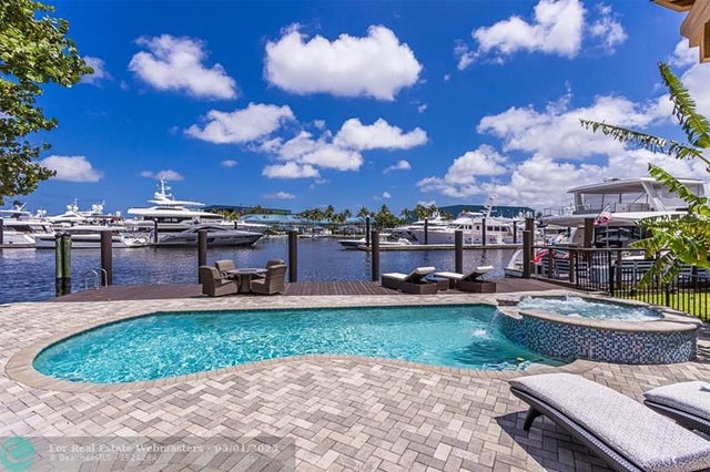 4 of 52 - 1998 Sw 16th Ct, Fort Lauderdale, FL