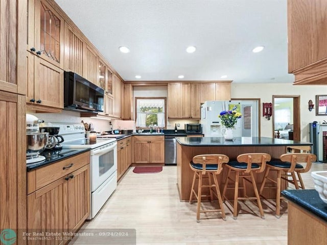 2 of 29 - 7121 Nw 11th Ct, Plantation, FL