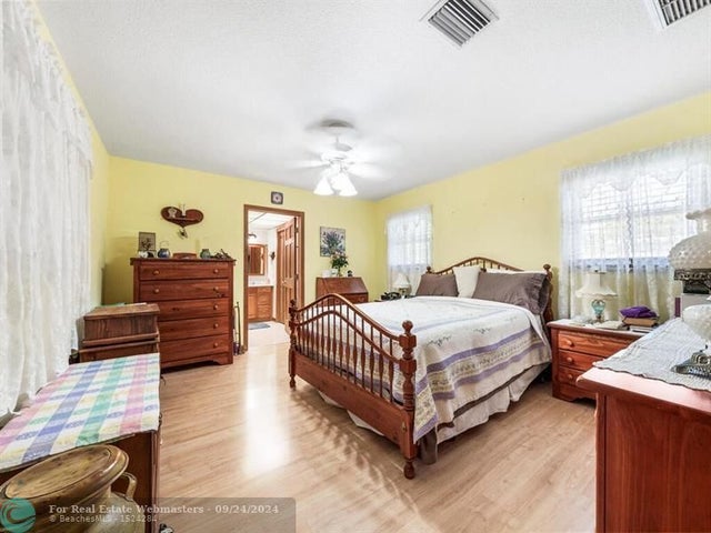 4 of 29 - 7121 Nw 11th Ct, Plantation, FL