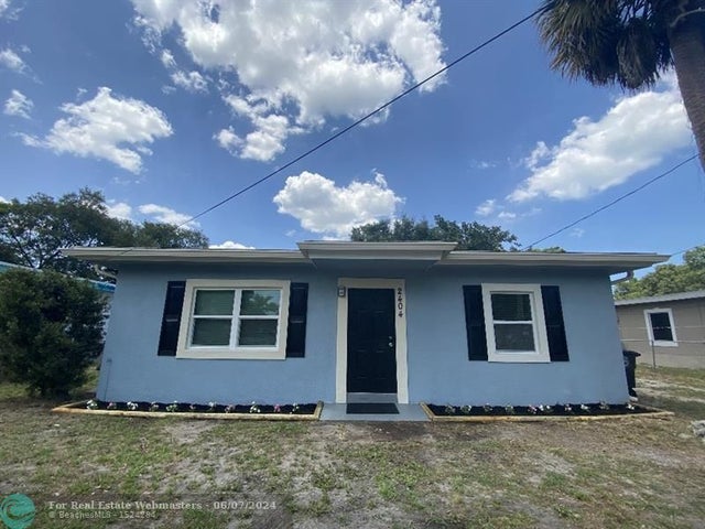 1 of 10 - 2404 Florida Ave, Fort Pierce, FL