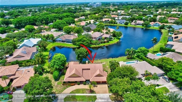 4 of 48 - 3110 Equestrian Dr, Boca Raton, FL