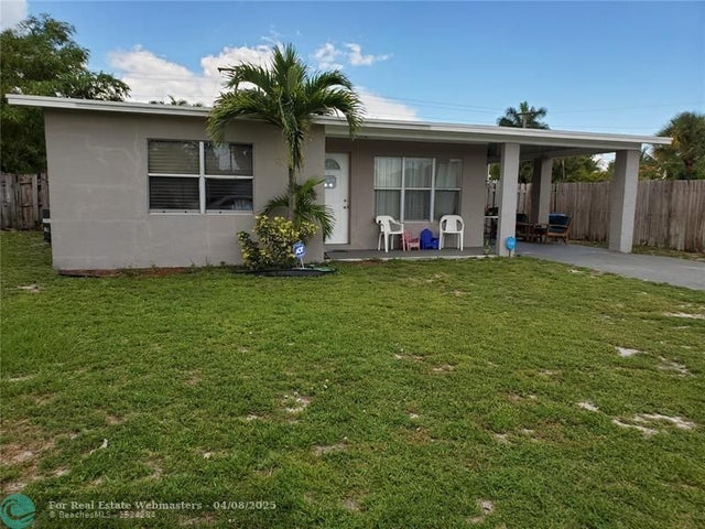 2 of 37 - 811 S Broadway, Lantana, FL