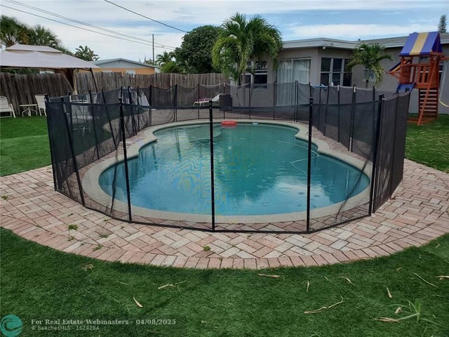 3 of 37 - 811 S Broadway, Lantana, FL