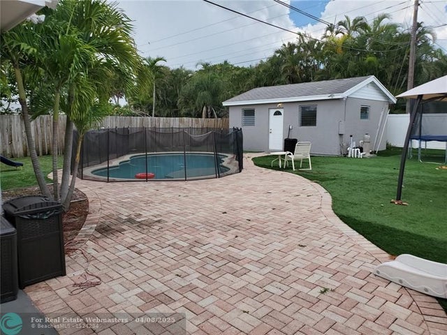 4 of 37 - 811 S Broadway, Lantana, FL