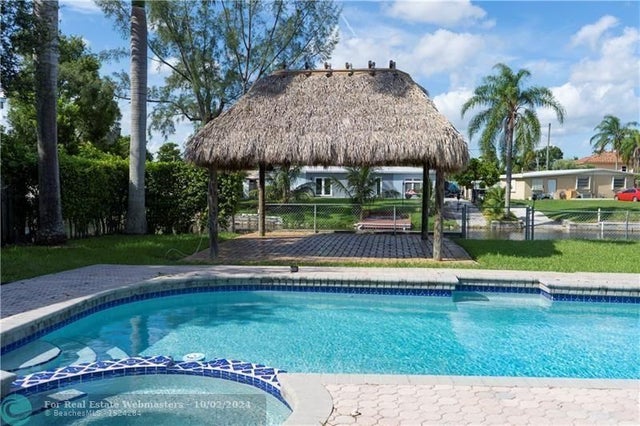 3 of 13 - 8165 Nw 182nd St, Hialeah, FL