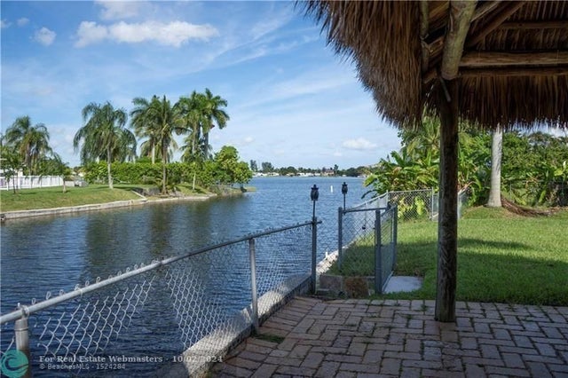 4 of 13 - 8165 Nw 182nd St, Hialeah, FL