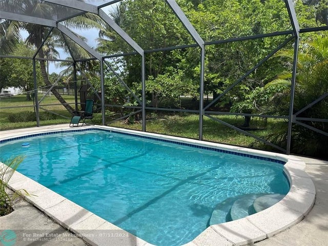 1 of 13 - 3420 Nw 39th St, Lauderdale Lakes, FL
