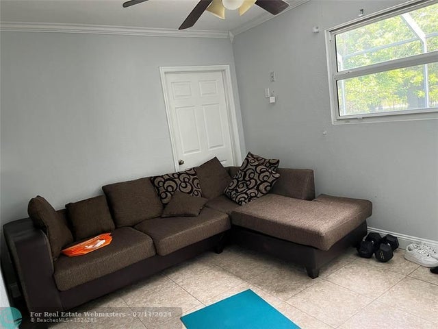 4 of 13 - 3420 Nw 39th St, Lauderdale Lakes, FL