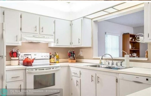 4 of 12 - 1320 Sw 82nd Ter, North Lauderdale, FL