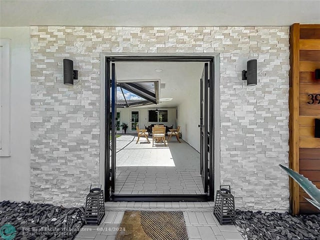 2 of 52 - 3921 Ne 26th Ave, Lighthouse Point, FL