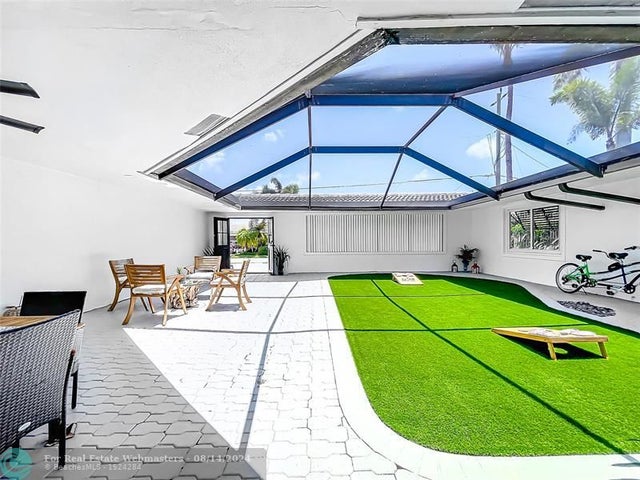 4 of 52 - 3921 Ne 26th Ave, Lighthouse Point, FL
