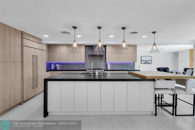 3 of 30 - 4710 Ne 27th Avenue, Fort Lauderdale, FL