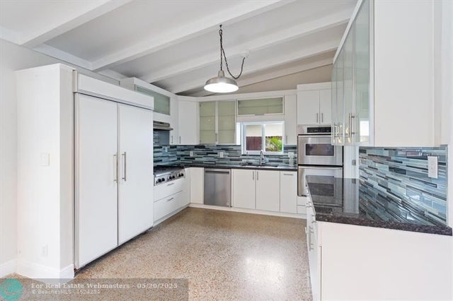 2 of 27 - 2525 Nassau Ln, Fort Lauderdale, FL