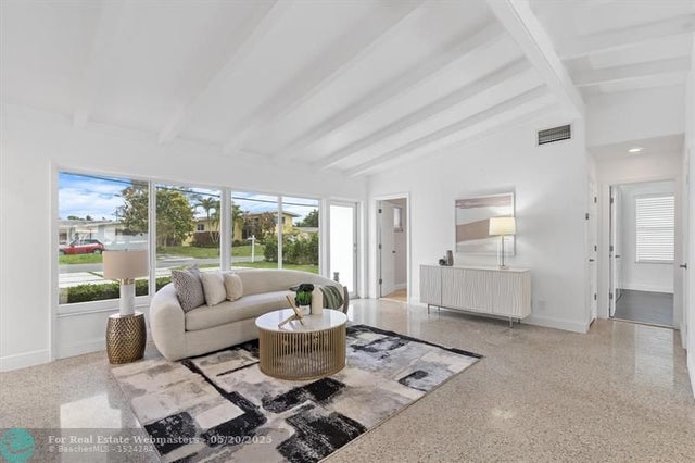 5 of 27 - 2525 Nassau Ln, Fort Lauderdale, FL