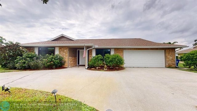 1 of 80 - 585 W Forest Trl, Vero Beach, FL