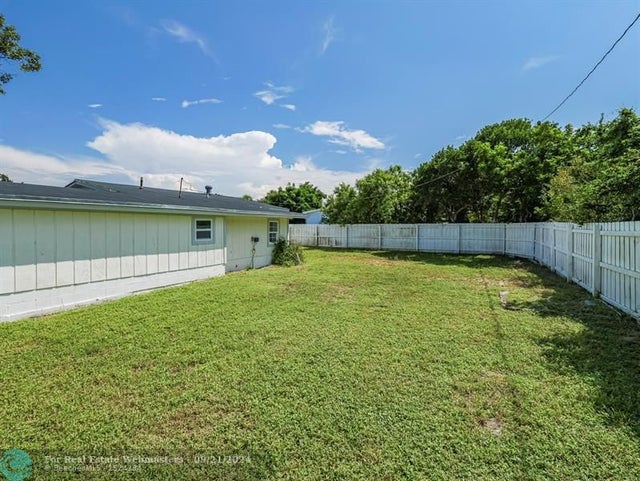 2 of 31 - 339 Sw 6th Ave Sw, Vero Beach, FL