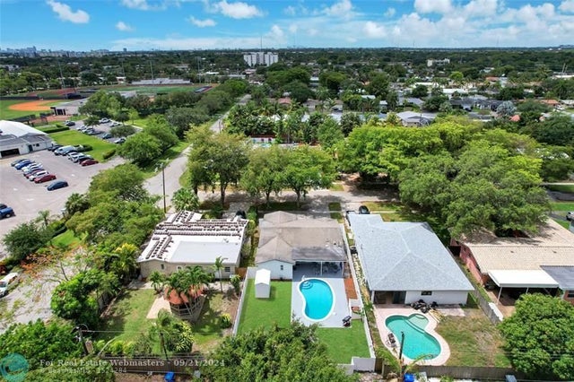 5 of 42 - 5311 Pierce St, Hollywood, FL