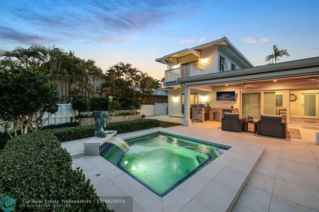 1 of 92 - 2140 Ne 24th St, Wilton Manors, FL