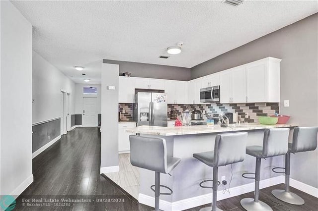 3 of 12 - 4824 Nw 19th St, Coconut Creek, FL