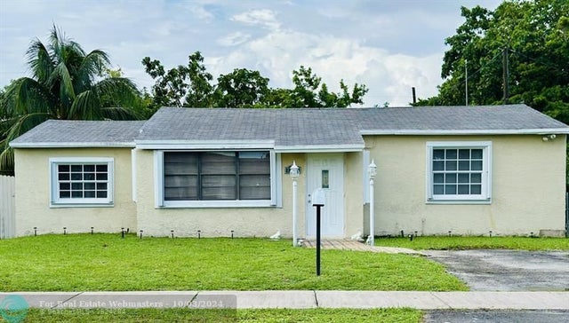1 of 15 - 2411 Plunkett St, Hollywood, FL