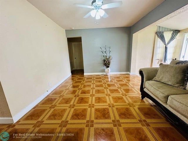 5 of 15 - 2411 Plunkett St, Hollywood, FL