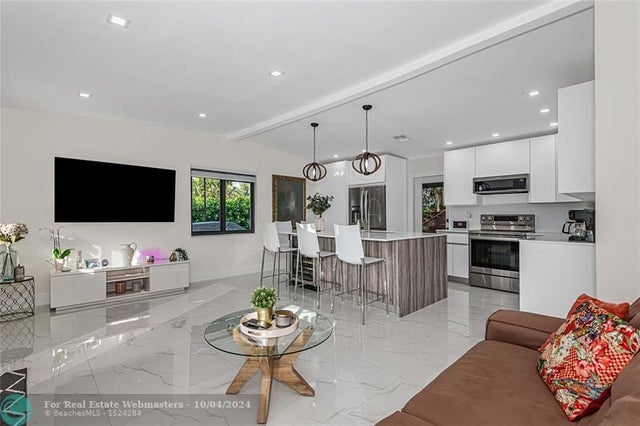 4 of 27 - 4801 Sw 98th Avenue Rd, Miami, FL