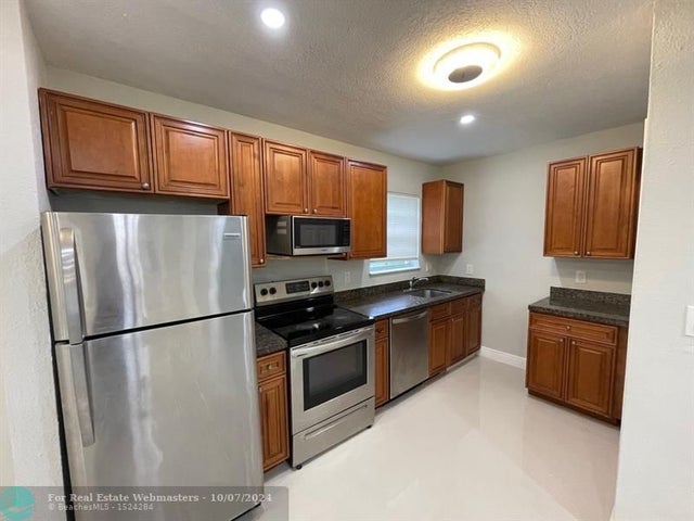 2 of 13 - 1625 Nw 12th Ct, Fort Lauderdale, FL