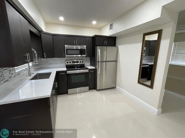 3 of 19 - 1809 Nw 13th Ct, Fort Lauderdale, FL
