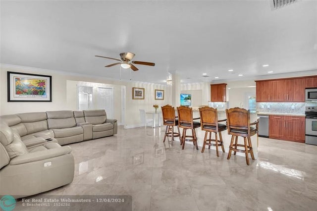 5 of 25 - 10216 Nw 83rd St, Tamarac, FL