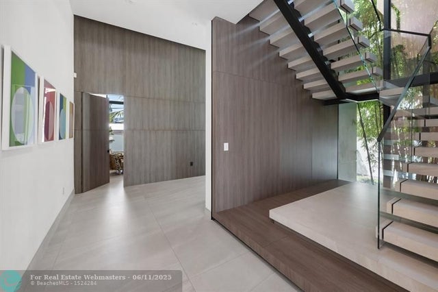 5 of 100 - 31 Pelican Dr, Fort Lauderdale, FL