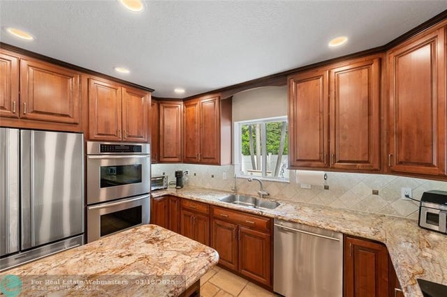 4 of 41 - 2617 Ne 26th Ave, Fort Lauderdale, FL