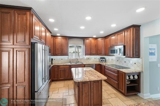 5 of 41 - 2617 Ne 26th Ave, Fort Lauderdale, FL
