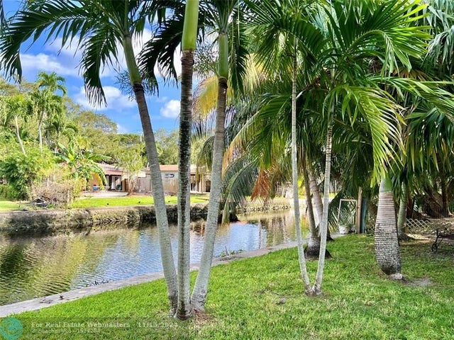 2 of 9 - 808 Sw 8th Ter, Fort Lauderdale, FL