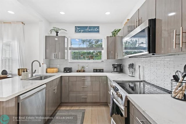 2 of 25 - 615 Se 11th Ave, Fort Lauderdale, FL