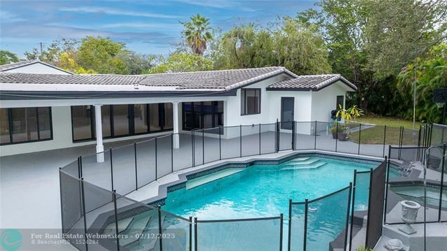 3 of 78 - 13401 Sw 83rd Ave, Pinecrest, FL