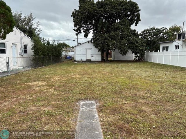 1 of 3 - 2236 Taft St, Hollywood, FL