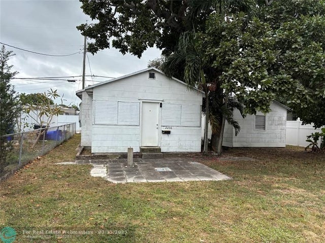 2 of 3 - 2236 Taft St, Hollywood, FL