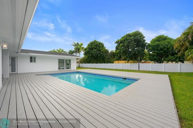 1 of 27 - 19930 Ne 20th Ct, Miami, FL