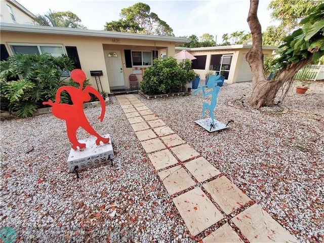 1 of 33 - 1425 Ne 23rd St, Wilton Manors, FL