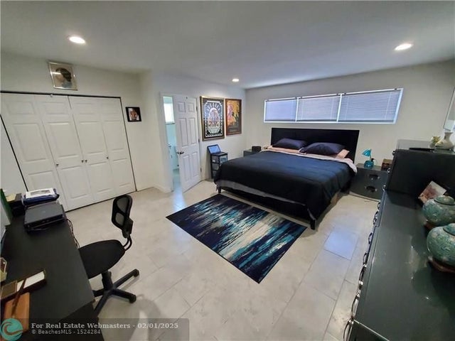 2 of 33 - 1425 Ne 23rd St, Wilton Manors, FL
