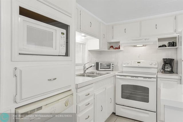 3 of 52 - 5670 Sw Cypress Dr, Fort Lauderdale, FL