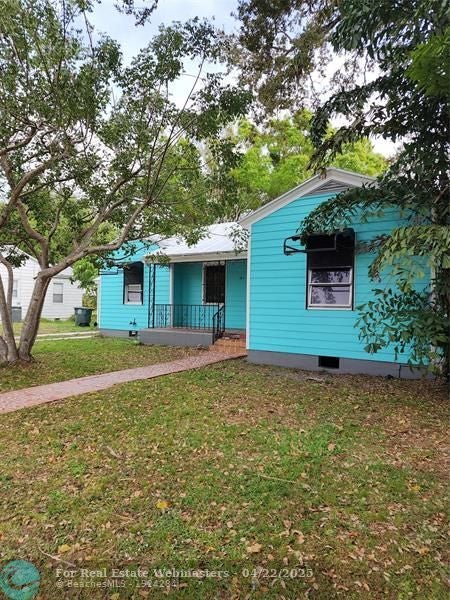 3 of 19 - 704 Beach Ct, Fort Pierce, FL