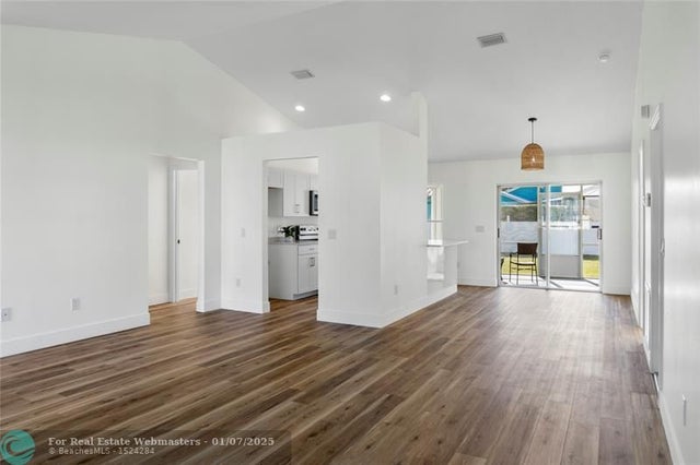 5 of 20 - 1055 18th St, Vero Beach, FL