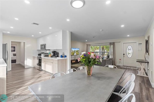 4 of 52 - 5701 Ne 16th Ave, Fort Lauderdale, FL