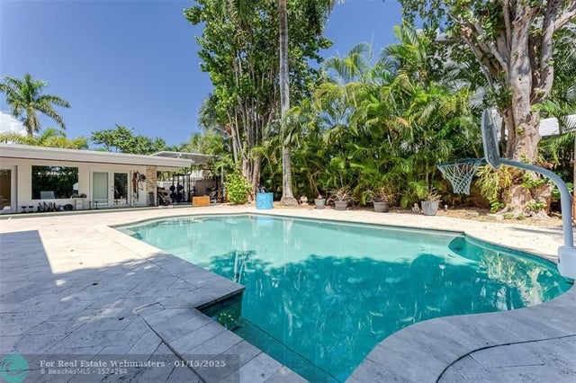 3 of 35 - 2642 Barbara Dr, Fort Lauderdale, FL