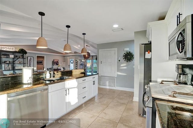 4 of 79 - 4909 N Travelers Palm Ln, Tamarac, FL