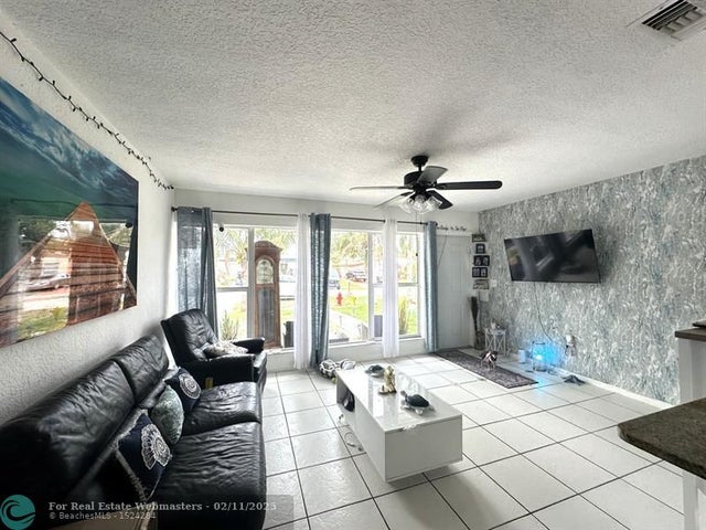 4 of 16 - 578 Tallulah Rd, Lake Worth, FL